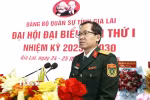 Đại tá Lương Đình Chung, Bí thư Đảng ủy, Chính ủy Quân khu 5, phát biểu tại Đại hội. (Ảnh: Sỹ Thắng/TTXVN)