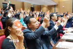 Các đại biểu tham gia biểu quyết tại Đại hội. (Ảnh: Quốc Dũng/TTXVN)