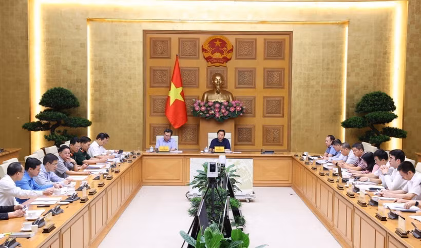 Phó Thủ tướng Trần Hồng Hà chủ trì cuộc họp. (Ảnh: Văn Điệp/TTXVN)