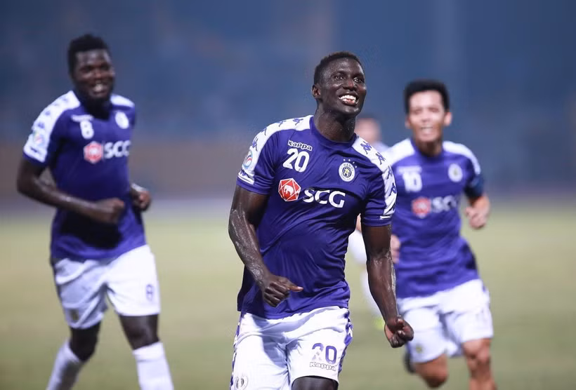 Omar giúp Hà Nội FC đánh bại Bình Dương để vô địch Đông Nam Á. (Ảnh: Trọng Đạt/TTXVN)