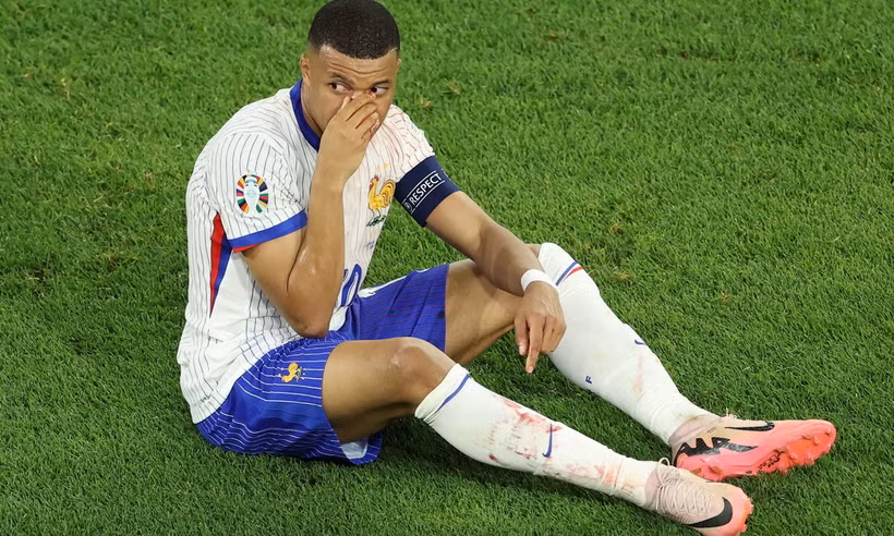 Mbappe không phải phẫu thuật nhưng sẽ đeo mặt nạ khi ra sân thi đấu. (Nguồn: EPA)