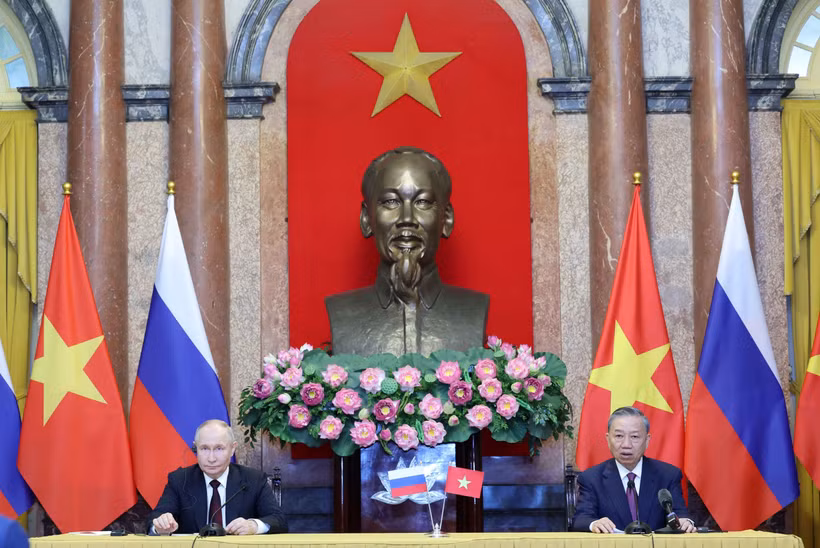 Chủ tịch nước Tô Lâm và Tổng thống Liên bang Nga Vladimir Putin tại cuộc họp báo chung. (Ảnh: Nhan Sáng/TTXVN)