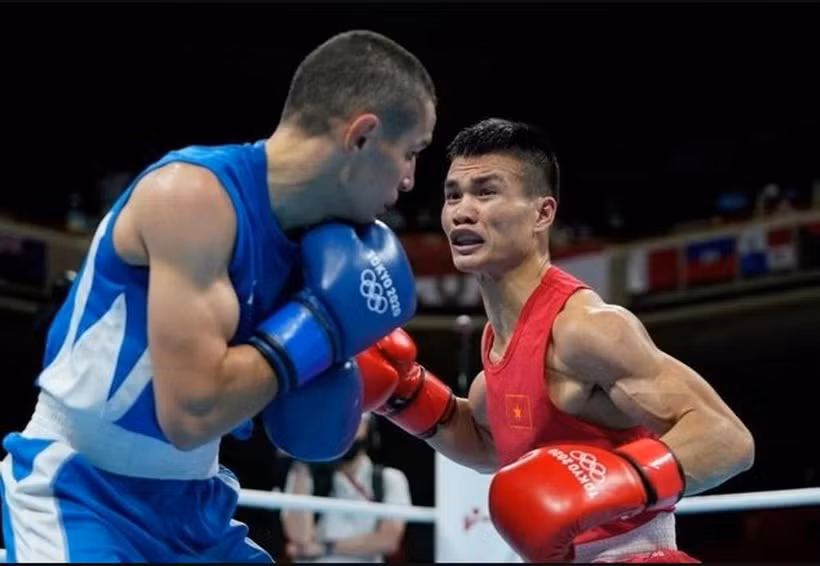Tay đấm Nguyễn Văn Đương (phải) - một trong những hy vọng tranh vé dự Olympic 2024 của boxing Việt Nam. (Nguồn: Báo Thể thao & Văn hóa)