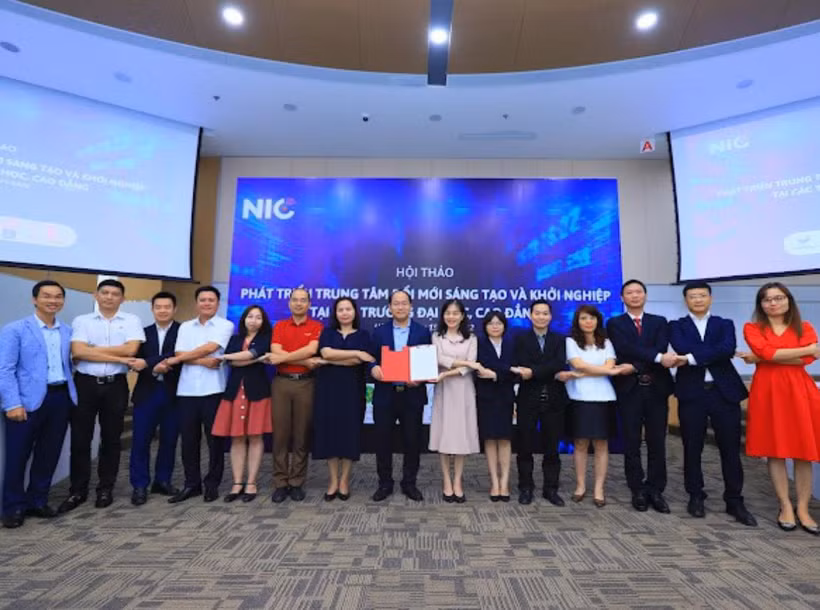 Các thành viên đầu tiên của Mạng lưới Trung tâm Đổi mới sáng tạo và Khởi nghiệp tại các trường đại học, cao đẳng. (Ảnh: Vietnam+)