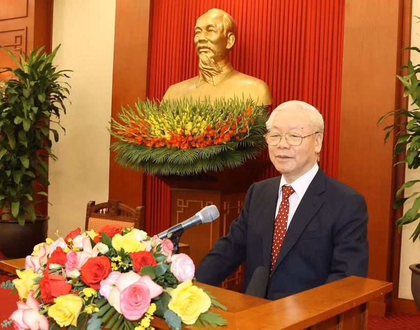 Tổng Bí thư Nguyễn Phú Trọng nói chuyện thân mật với các đại biểu dự Hội nghị biểu dương Chủ tịch Mặt trận Tổ quốc cấp xã và Trưởng ban Công tác Mặt trận tiêu biểu toàn quốc. (Ảnh: Trí Dũng/TTXVN)