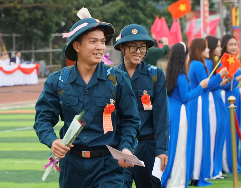 Tại thành phố Đà Nẵng, số lượng thanh niên nhập ngũ đạt 100% chỉ tiêu được giao, trong đó tất cả thanh niên nhập ngũ đều có trình độ văn hóa từ trung học phổ thông trở lên; nhiều thanh niên có trình độ trung cấp, cao đẳng, đại học. (Ảnh: Quốc Dũng/TTXVN)