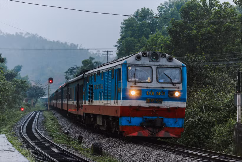 Một đoàn tàu của Tổng công ty Đường sắt Việt Nam. (Ảnh: CTV/Vietnam+) 