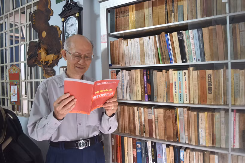 Nhà giáo "Đi B" Hà Ngọc Đào, Chủ tịch Hội Cựu giáo chức tỉnh Đắk Lắk có nhiều đóng góp xây dựng nền giáo dục cách mạng Đắk Lắk. (Ảnh: Nguyên Dung/TTXVN) 