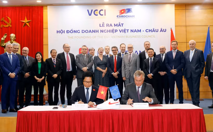 Lễ ký kết hoạt động của Hội đồng doanh nghiệp Việt Nam- châu Âu. (Ảnh: Trần Việt/TTXVN)