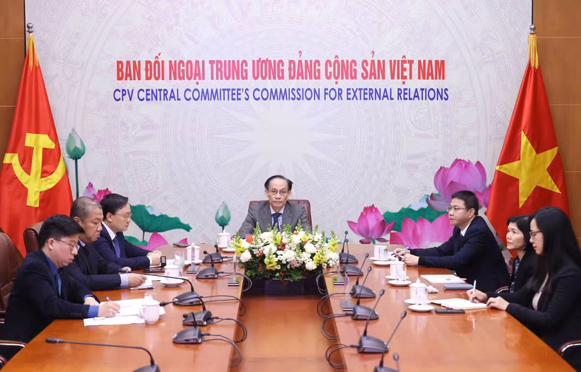 Bí thư Trung ương Đảng, Trưởng Ban Đối ngoại Trung ương Lê Hoài Trung, điện đàm với Trưởng ban Đối ngoại Trung ương Đảng Cộng sản Cuba Emilio Lozada Garcia. (Ảnh: An Đăng/TTXVN)