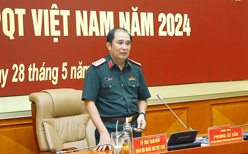Thượng tướng Phùng Sĩ Tấn phát biểu chỉ đạo Hội nghị. (Ảnh: Hồng Pha/TTXVN)