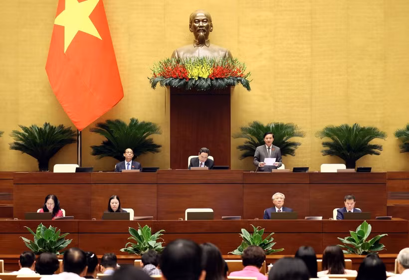 Phó Chủ tịch Quốc hội Nguyễn Khắc Định điều hành phiên họp. (Ảnh: An Đăng/TTXVN)