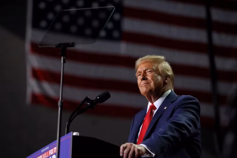 Ông Donald Trump phát biểu trong cuộc vận động tranh cử cuối cùng tại Grand Rapids, bang Michigan. (Ảnh: The Detroit News/TTXVN)