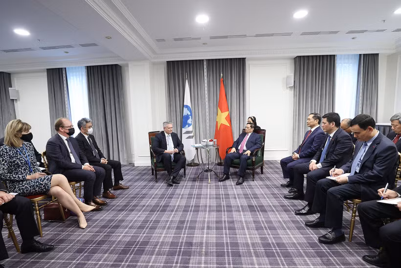 Thủ tướng Phạm Minh Chính tiếp Tổ chức Hợp tác và Phát triển kinh tế (OECD) Mathias Cormann. (Ảnh: Dương Giang/TTXVN)