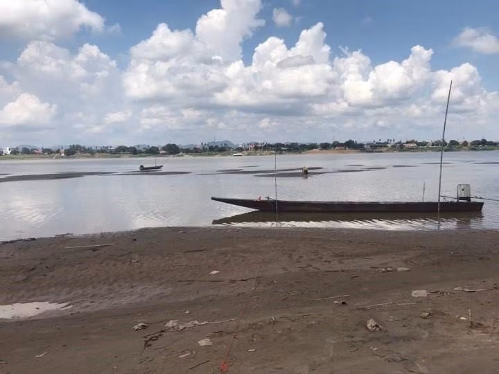 Mực nước sông Mekong tại tỉnh Nakhon Phanom, Thái Lan. (Ảnh: Ngọc Quang/TTXVN)