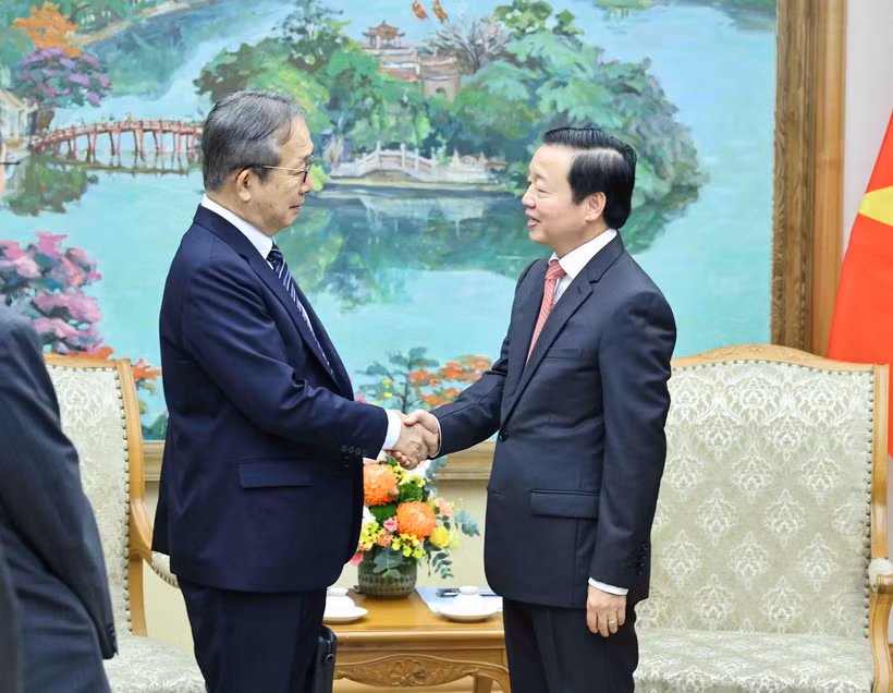 Phó Thủ tướng Trần Hồng Hà tiếp Cố vấn Bộ Ngoại giao, Đại sứ phụ trách AZEC Nhật Bản Yamada Takio. (Ảnh: Minh Đức/TTXVN)