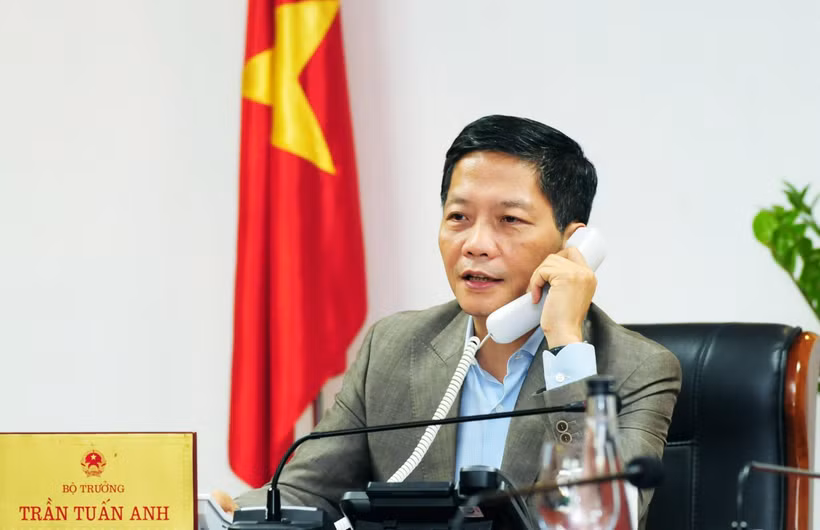 Bộ trưởng Trần Tuấn Anh điện đàm. (Ảnh: Trần Việt/TTXVN)