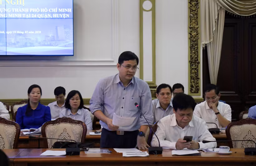 Đại diện Công viên Phần mềm Quang Trung trao đổi về vấn đề an toàn thông tin khi triển khai Đề án. (Ảnh: Tiến Lực/TTXVN)