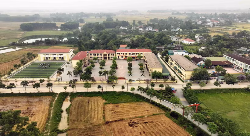 Hạ tầng giao thông, trường học ở xã Thạch Đài, huyện Thạch Hà, Hà Tĩnh khang trang, sạch đẹp. (Ảnh: Vũ Sinh/TTXVN)