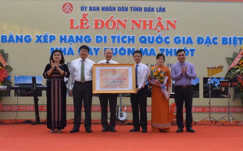 Tỉnh Đắk Lắk đón nhận Bằng xếp hạng Di tích Quốc gia đặc biệt Nhà đày Buôn Ma Thuột. (Ảnh: Tuấn Anh/TTXVN)