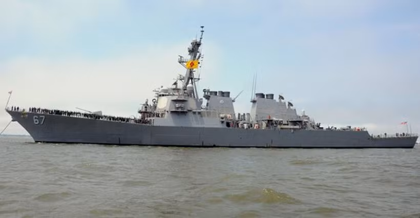 Houthi nhắm mục tiêu tấn công tàu khu trục Mỹ, được xác định là tàu USS Cole ở Vịnh Aden. (Ảnh: REUTERS/TTXVN)