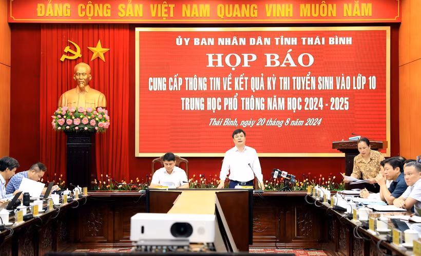 Quang cảnh buổi họp báo của tỉnh Thái Bình cung cấp thông tin về kết quả Kỳ thi tuyển sinh vào lớp 10 công lập. (Ảnh: Thế Duyệt/TTXVN)