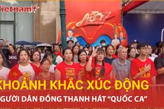 "Khối yêu nước" xúc động khi thực hiện nghi thức chào cờ ở buổi tổng duyệt A80
