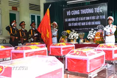 Truy điệu 93 hài cốt liệt sỹ tại Nhà quàn Đội Tìm kiếm, quy tập hài cốt liệt sỹ tại thôn Giang Nam, xã Thanh Thủy, tỉnh Tuyên Quang. (Ảnh: Minh Tâm/TTXVN)