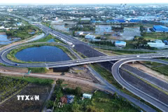 Đường Vành đai 4 Thành phố Hồ Chí Minh góp phần kết nối Tây Ninh với hệ thống cao tốc, cảng biển, sân bay và các trung tâm công nghiệp của vùng kinh tế trọng điểm phía Nam, tạo thuận lợi cho lưu thông hàng hóa, thu hút đầu tư và mở rộng không gian phát triển của tỉnh. (Ảnh: Bùi Giang/TTXVN)