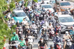 Thành phố Hà Nội đang triển khai nhiều chủ trương về giao thông xanh, hạ tầng sạc điện, kiểm soát phát thải. (Ảnh: Việt Hùng/Vietnam+)