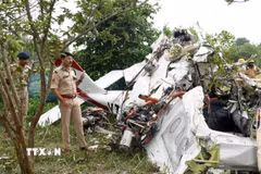 Hiện trường vụ rơi máy bay tại thành phố Kanpur, bang Uttar Pradesh, Ấn Độ ngày 27/8/2026. (Ảnh: ANI/TTXVN phát)