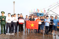 Những con tàu công suất lớn tại Quảng Trị bắt đầu ra khơi với kỳ vọng có một năm khai thác, đánh bắt thủy hải sản bội thu. (Ảnh: Tá Chuyên/TTXVN)