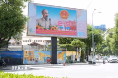 Pano điện tử chào mừng kỷ niệm 81 năm Cách mạng Tháng Tám thành công (19/8/1945-19/8/2026) và Quốc khánh nước Cộng hòa Xã hội Chủ nghĩa Việt Nam (2/9/1945-2/9/2026) tại ngã tư Hai Bà Trưng-Nguyễn Du (phường Sài Gòn, TP Hồ Chí Minh). (Ảnh: Anh Tuấn/TTXVN)
