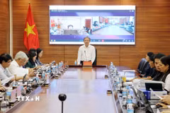 Ông Trần Hòa Nam, Phó Chủ tịch Ủy ban Nhân dân tỉnh Khánh Hòa giải đáp kiến nghị của người dân liên quan đến công tác bồi thường, giải phóng mặt bằng dự án… (Ảnh: Công Thử/TTXVN)