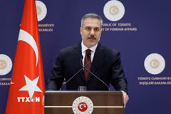 Ngoại trưởng Thổ Nhĩ Kỳ Hakan Fidan phát biểu trong cuộc họp báo tại Istanbul. (Ảnh: THX/TTXVN)