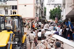 Hiện trường vụ sập tòa nhà tại khu Satya Niketan ở thủ đô New Delhi, Ấn Độ ngày 6/9/2026. (Ảnh: ANI/TTXVN phát)