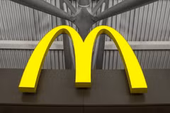 McDonald’s khẳng định các chủ cửa hàng nhượng quyền vẫn tự quyết định giá. (Ảnh: mcdonalds.com)