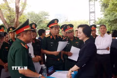 Phó Thủ tướng Chính phủ Phạm Thị Thanh Trà chỉ đạo công tác chuẩn bị Lễ triển khai tìm kiếm, quy tập hài cốt liệt sỹ tại Công viên Lê Thị Riêng. (Ảnh: Xuân Khu-TTXVN)