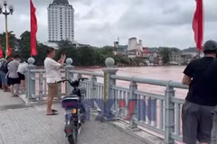 Lạng Sơn: Cảnh báo việc hiếu kỳ xem lũ tiềm ẩn nguy cơ mất an toàn