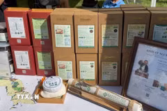 Các sản phẩm trà được nghệ nhân Nguyễn Ngọc Tuấn mang tới giới thiệu tại lễ hội. (Ảnh: Hà Linh/TTXVN)