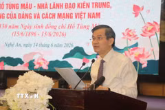 Đồng chí Đoàn Minh Huấn, Ủy viên Bộ Chính trị, Giám đốc Học viện Chính trị quốc gia Hồ Chí Minh phát biểu tại hội thảo. (Ảnh: Trịnh Duy Hưng/TTXVN)