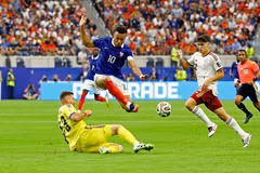 Toàn cảnh World Cup: Đội tuyển Tây Ban Nha đã "bắt chết" Mbappe bằng cách nào?