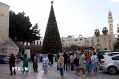 Khách du lịch tại Quảng trường Manger ở Bethlehem, Bờ Tây. (Ảnh: THX/TTXVN)