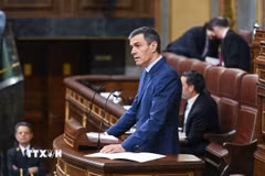Thủ tướng Tây Ban Nha Pedro Sanchez phát biểu tại Hạ viện ngày 25/3/2026. (Ảnh: THX/TTXVN phát)