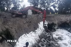 Khu vực sạt lở nghiêm trọng nhất tại bờ biển An Bàng, thuộc khối phố Tân Thạnh, phường Hội An Tây đã được bảo vệ tạm thời trước khi bão số 12 đổ bộ. (Ảnh: Đoàn Hữu Trung/TTXVN)