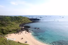 Đặc khu Phú Quý (Lâm Đồng) với nét hoang sơ, biển đẹp và sạch là điều kiện thuận lợi hướng đến mục tiêu trở thành điểm đến tiêu biểu về du lịch xanh. (Ảnh: Nguyễn Thanh/TTXVN)