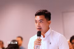 Chủ tịch Hội Sinh viên Việt Nam tại Australia Huỳnh Tấn Đạt đóng góp ý kiến về Nghị quyết 23. (Ảnh: Trung Trang/TTXVN)