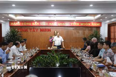 Quang cảnh buổi làm việc giữa Đoàn công tác WB và Ủy ban Nhân dân tỉnh Tây Ninh về Dự án Nâng cấp, cải tạo Quốc lộ 62. (Ảnh: Bùi Giang/TTXVN)