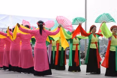 Điệu múa giáo cờ giáo quạt làng Thượng Liệt, xã Đông Quan hiện còn bảo tồn được 36 cấp múa. (Ảnh: Báo Nhân dân)