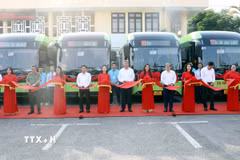 Các đại biểu thực hiện nghi thức khai trương. (Ảnh: Thế Duyệt/TTXVN)